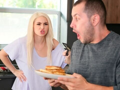 Monumentális dákó, Szőke, Kutya póz, Konyha, Maszti, Természetes mellek, Vékony, Begyek