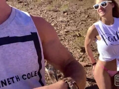 Bundão, Loiroa, Transar de quatro, Fêmea, Orgasmo, Ao ar livre cartaz de rua outdoor, Público, Chupar