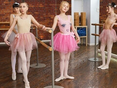 18 años, Culo, Mamada, Estilo perrito, Tetas naturales, Flaco, Adolescente, Tetas