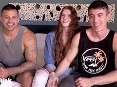 Amatőr, Anális szex, Hatalmas hátsó, Cumizás, Ondó fröcskölés, Fajok közötti, Vöröshajú, Hármas