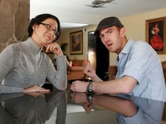 Sypialnia, Duży tyłek, Duże cycki, Brunetka, Styl na pieska, Krótkie włosy, Chudy, Nastolatki