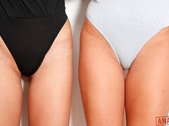 Chambre à dormir, Blonde, En levrette, Embrassement, Seins naturels, Rasée, Maigrichonne, Nénés