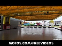 Brunett, Tjeckisk, Slick, Pov, Offentlig, Sprutande, Tonåring, Voyeur