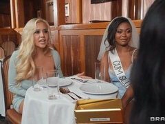 指いじり, 異人種間, キス, レズビアン, 下着, オマンコ, ストリッピング, オッパイの