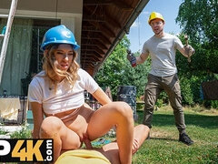 Blondine, Geschnappt, Gehörnter ehemann, Natürlichen titten, Im freien, Pov, Rasiert, Titten