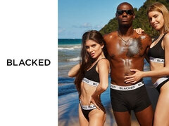 Stor røv, Stor pik, Pik sutte, Hundestilling, Naturlige bryster, Teenager, Trekant, Bryster