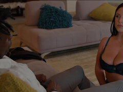 Velika rit, Rjavolaska, Prišlo v usta, Kurac, Medrasni seks, Obrito, Dokolenke, Striptiz