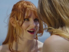 Гибкие, Поцелуи, Лесбиянка, Белье, Мастурбация, Бритые, Стриптизерша, Сиськи