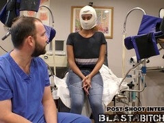 Bak kulissene, Fangenskap, Bløtkake, Doktor, Kjole, Fingring, Orgasme, Fitte