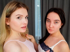 Velika rit, Velike joške, Prstni, Poljubljanje, Lizanje, Spodnje perilo, Samozadovoljevanje, Obrito