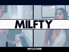 Μεγάλος πούτσος, Μεγάλα βυζιά, Κούγκαρ, Βαθυ λαρυγγι, Ώριμη γυναίκα, Μαμά, Φωνάζοντας, Μητριά