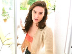 Brunette brune, En levrette, Doigter, Branlette thaïlandaise, Pov, Rasée, Dénudage, Adolescente