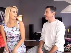 Daddy4k. chica jaw-dropping practica sexo intergeneracional con suegro