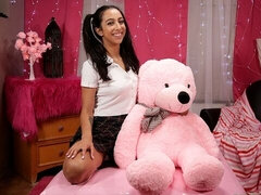 Stor kuk, Avsugning, Brunett, Doggystyle, Naturliga tuttar, Pov, Mager, Tonåring