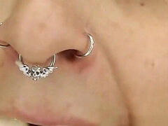 Amatéři, Velké kozy, Brunetka, Fetiš, Dospělé, Piercing, Krátké vlasy, Tetování