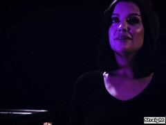 Grosse bite, Gros seins, Gorge profonde, Branlette thaïlandaise, Maîtresse, Transsexuelle