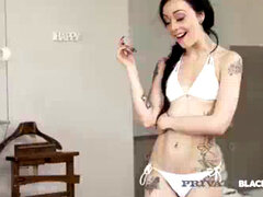 Grosse bite, Bikini, Sucer une bite, Britannique, Brunette brune, Européenne, Lingerie, Lécher le sphincter