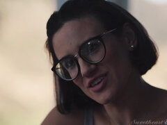 Dildo, Sezeni na obličeji, Hardcore, Líbání, Lesbické, Venku, Piercing, Stříkání