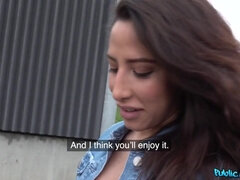 Gros seins, Sucer une bite, Brunette brune, Plantureuse, Tir de sperme, Pov, Public