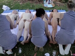 Tetas grandes, Grupo, Hd, Al aire libre, Orinar, Bajo la falda, Voyeur