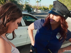 Duży tyłek, Duży kutas, Duże cycki, Obciąganie, Styl na pieska, Wielorasowy, Mamuśka, Policja