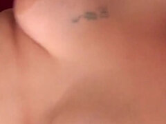 Grosser arsch, Grosse titten, Blasen, Braunhaarige, Spermaladung, Aufs gesicht abspritzen, Milf, Muschi