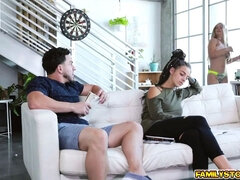 Blondin, Småväxt, Monster, Naturliga tuttar, Fitta, Rimjobb, Tonåring, Tuttar