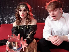 Velké péro, Kuřba, Brunetka, Na pejska, Latinské, Milf žcbp, Krátké vlasy, Kozičky