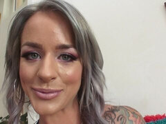 Enthousiasteling, Grote kont, Grote mammen, Blond, Vingeren, Strippen, Tatoeage, Tiener