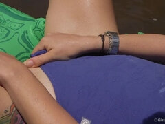 Brunetka, Orgazm, Na wolnym powietrzu, Solo