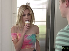 Υπνοδωμάτιο, Μεγάλος πούτσος, Μεγάλα βυζιά, Ξανθιά, Πίπα, Σε στάση σκύλου στα τέσσερα, Κοκκαλιάρης, Έφηβος