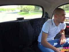 Enthousiasteling, Auto, Vies, Handbeurt, Likken, Buiten, Kut duiken, Tieten likken