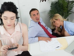 Grosser arsch, Blondine, Blasen, Hundestellung, Handjob, Masturbation, Rasiert, Titten