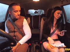 Grosse titten, Blasen, Auto, Spermaladung, Fingern, Handjob, Lecken, Im freien