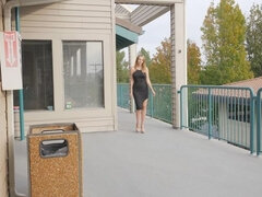 Dichtbij, Extreem, Masseren, Masturbatie, Orgasme, Openbaar, Alleen, Onder de rok