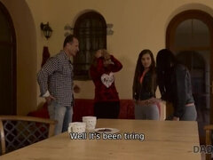 Brunetka, Złapany, Tatuś, Kobiety mężczyzna, Cipka, Ogolona, Nastolatki, Trójkąt