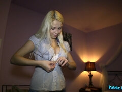 Enthousiasteling, Badkamer, Blond, Hondjeshouding, Handbeurt, Geld, Buiten, Douche