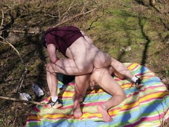 Velký zadek, Velké péro, Kuřba, Pár, Stříkání spermatu, Gay, Venku