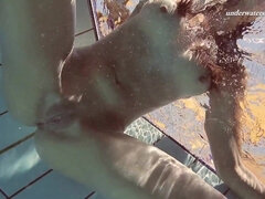 18, Brunette, Kvinde, Svømmepøl, Russisk, Solo, Stramt, Bryster