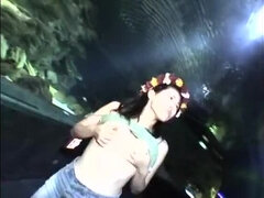 Japonské, Na veřejnosti, Sólo