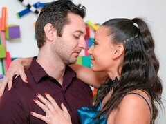 Stor stjärt, Stor kuk, Stora tuttar, Avsugning, Brunett, Doggystyle, Latina, Milf