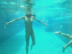 Grosse titten, Braunhaarige, Nippel, Piercing, Rasiert, Hoch, Tätowierung, Titten