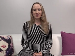 Blonde, Tchèque, Mère que j'aimerais baiser, Nénés