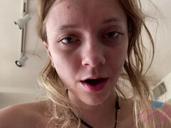 Enthousiasteling, Blond, Vriendin, Klein, Kut duiken, Geschoren, Mager, Tieten likken