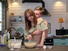 18, Amatør, Vakker, Brunette, Dype svelg, Pikk, Naturlig, Fitte