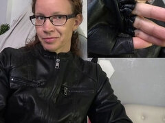 Amatorka, Femdom, Okulary, Rękawiczki, Skórzany, Solo