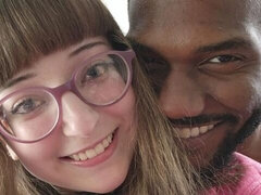 18 ans, Gros cul, Sucer une bite, En levrette, Interracial, Seins naturels, Adolescente, Nénés