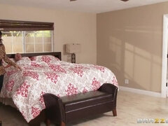 Αμερικάνος, Πίπα, Μελαχροινή, Πούτσος, Γλείψιμο, Μουνί, Τατουάζ, Τρίο