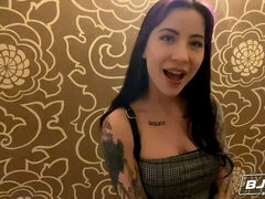 Sovrum, Stora tuttar, Avsugning, Brunett, Handjobb, Slick, Onani, Mager