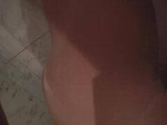 Je Me Caresse Sous La Douche Avant De Baiser Mon Beau Pere